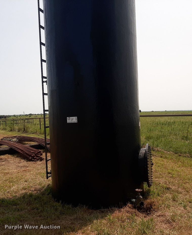 Fiberglass gun barrel tank in Winfield, KS Item DO3070 sold Purple Wave