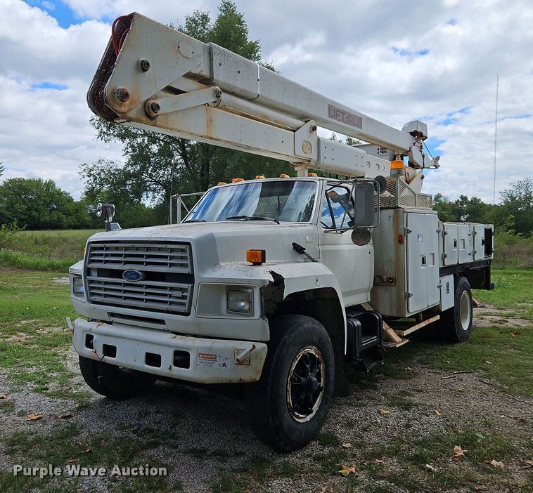 image for item DP2323 1993  Ford F700  bucket truck