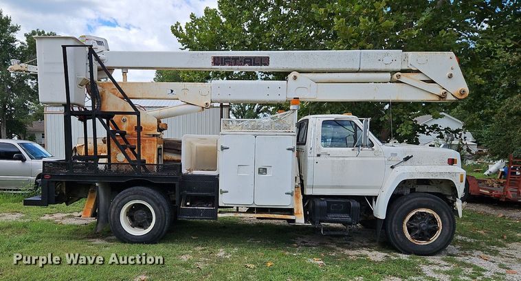image for item DP2323 1993  Ford F700  bucket truck