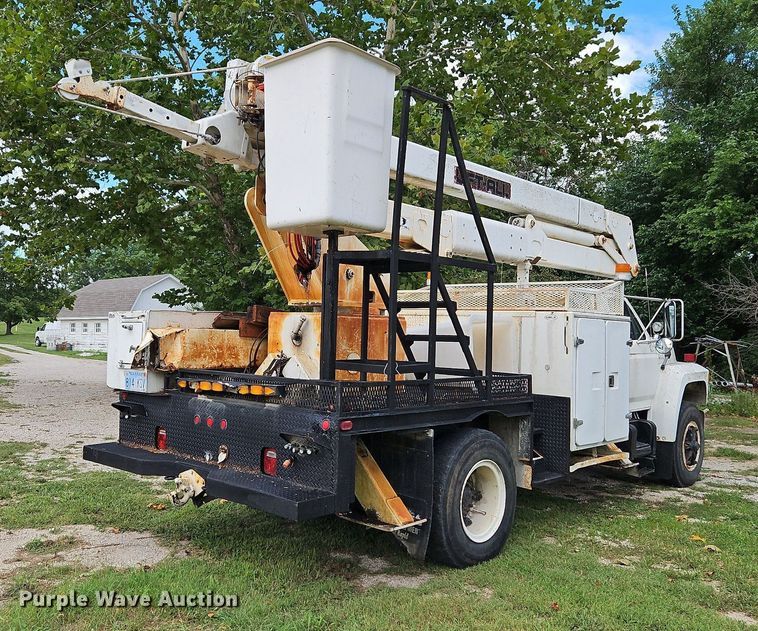 image for item DP2323 1993  Ford F700  bucket truck