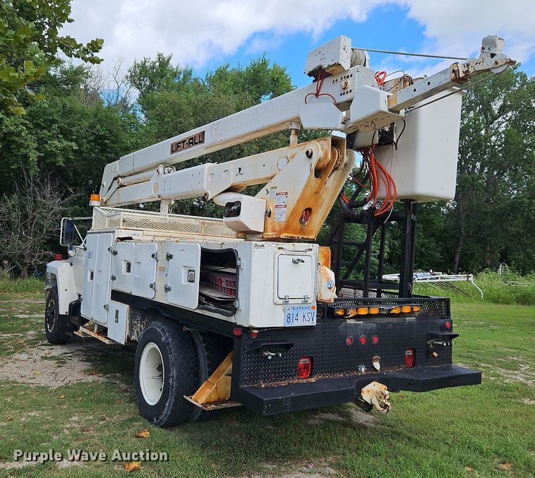 image for item DP2323 1993  Ford F700  bucket truck