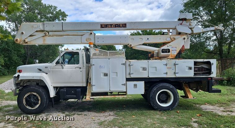 image for item DP2323 1993  Ford F700  bucket truck