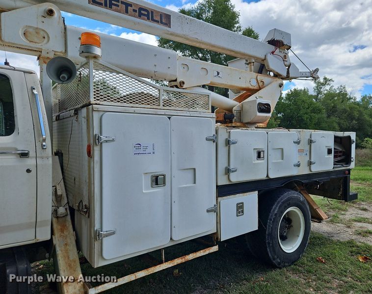 image for item DP2323 1993  Ford F700  bucket truck
