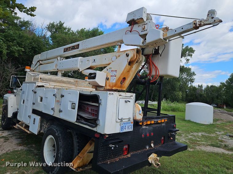 image for item DP2323 1993  Ford F700  bucket truck