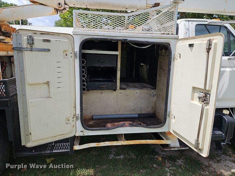 image for item DP2323 1993  Ford F700  bucket truck