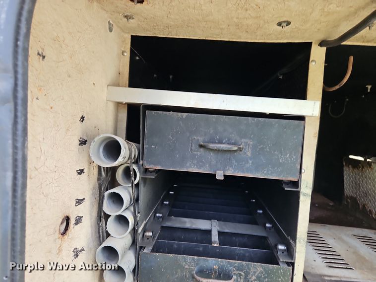 image for item DP2323 1993  Ford F700  bucket truck