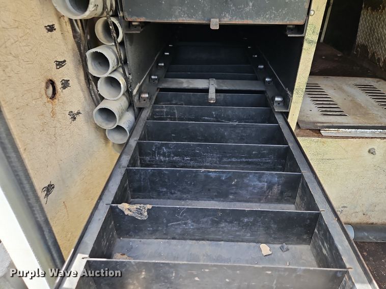 image for item DP2323 1993  Ford F700  bucket truck