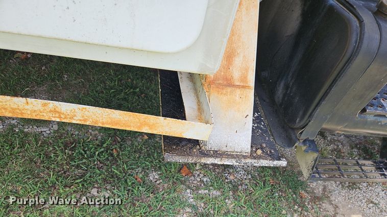 image for item DP2323 1993  Ford F700  bucket truck