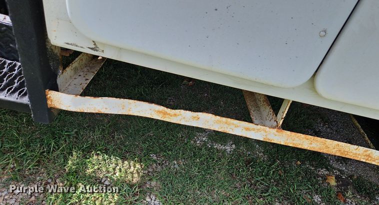 image for item DP2323 1993  Ford F700  bucket truck