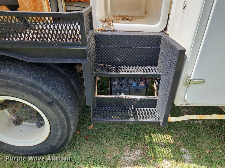 image for item DP2323 1993  Ford F700  bucket truck
