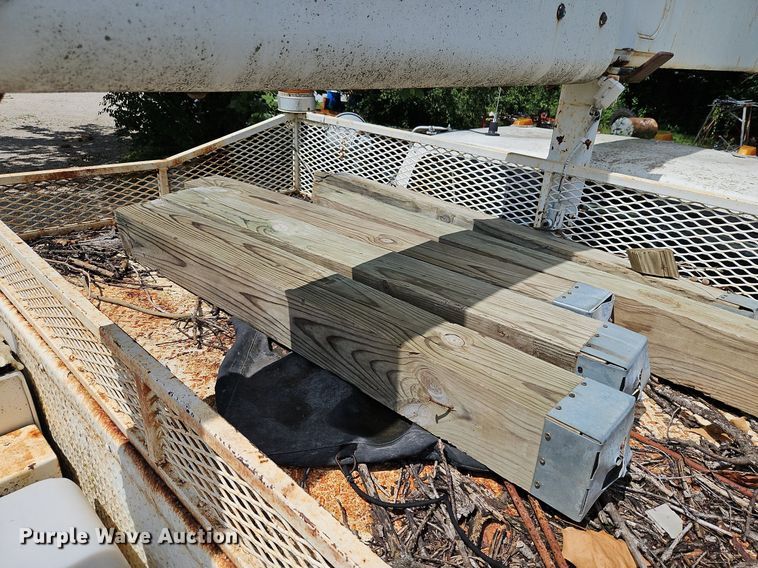 image for item DP2323 1993  Ford F700  bucket truck