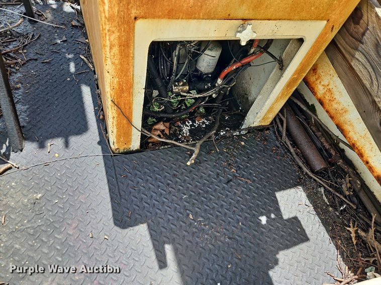 image for item DP2323 1993  Ford F700  bucket truck