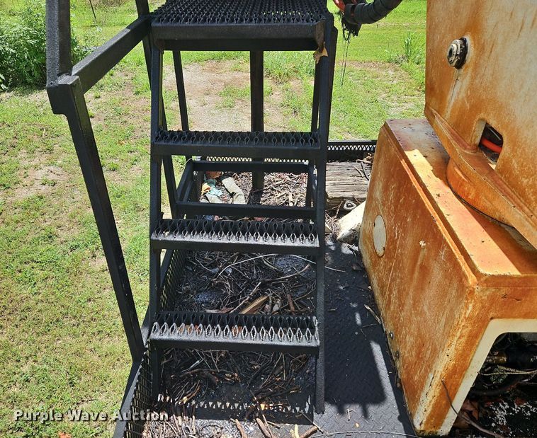 image for item DP2323 1993  Ford F700  bucket truck