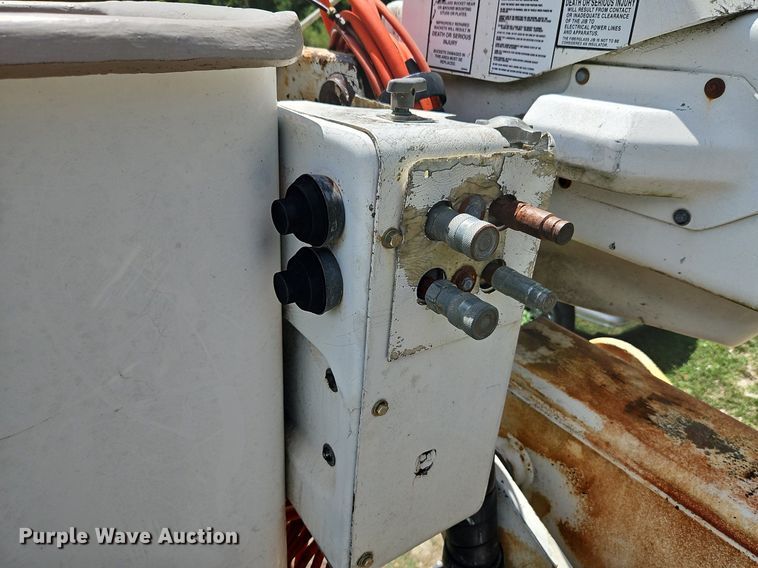 image for item DP2323 1993  Ford F700  bucket truck