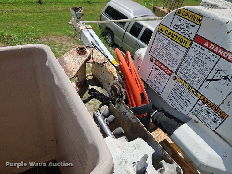 image for item DP2323 1993  Ford F700  bucket truck