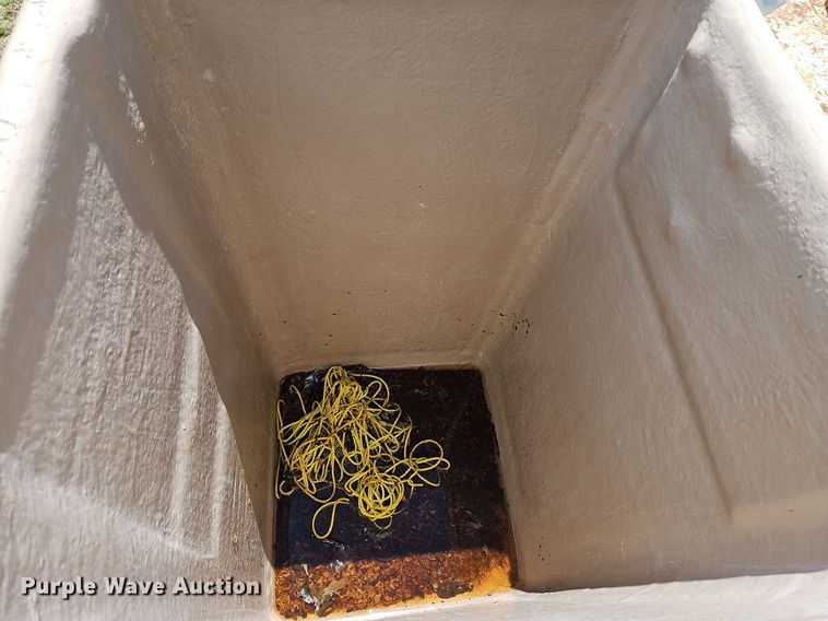 image for item DP2323 1993  Ford F700  bucket truck