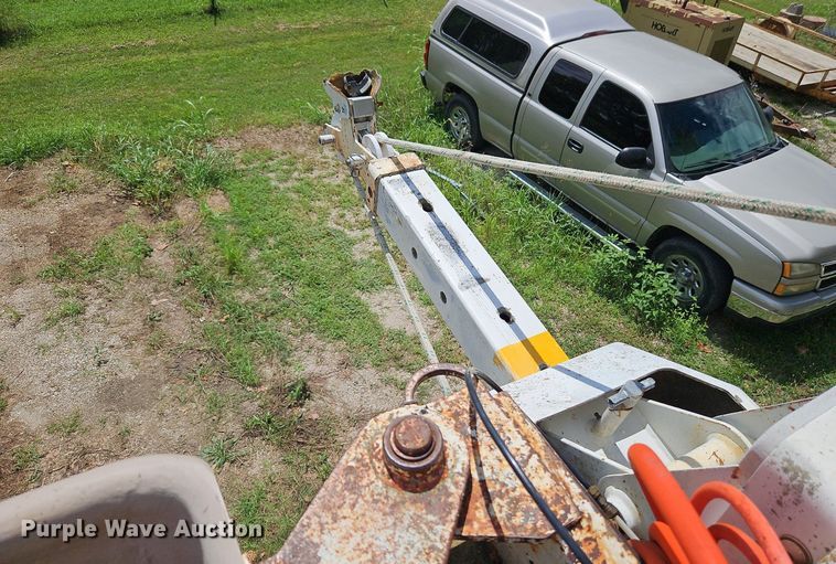 image for item DP2323 1993  Ford F700  bucket truck