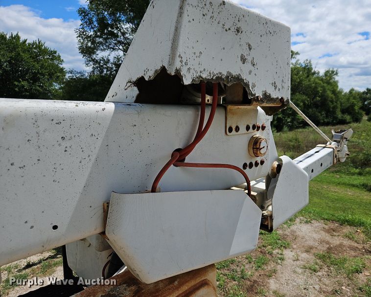 image for item DP2323 1993  Ford F700  bucket truck