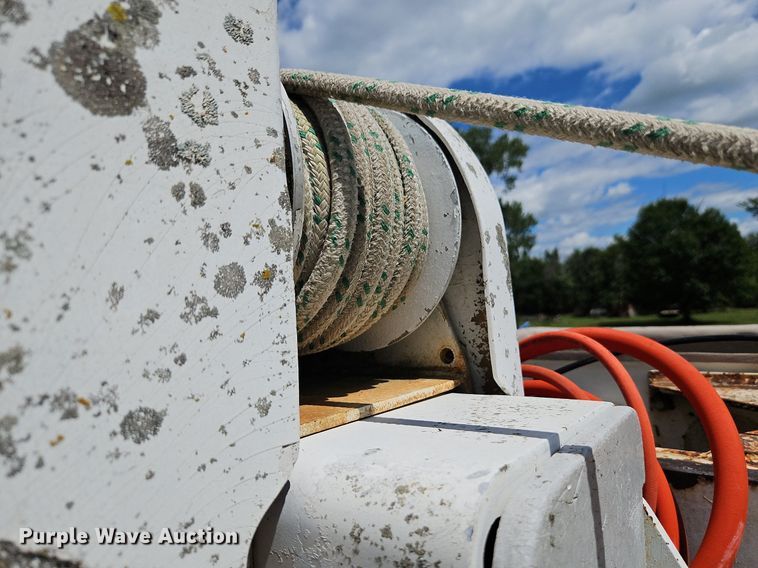 image for item DP2323 1993  Ford F700  bucket truck