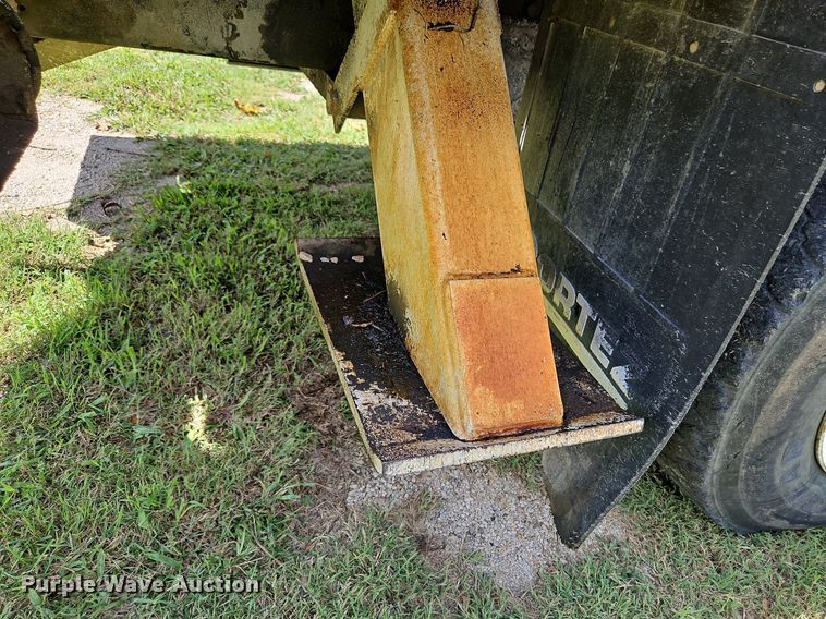 image for item DP2323 1993  Ford F700  bucket truck