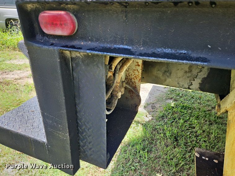 image for item DP2323 1993  Ford F700  bucket truck