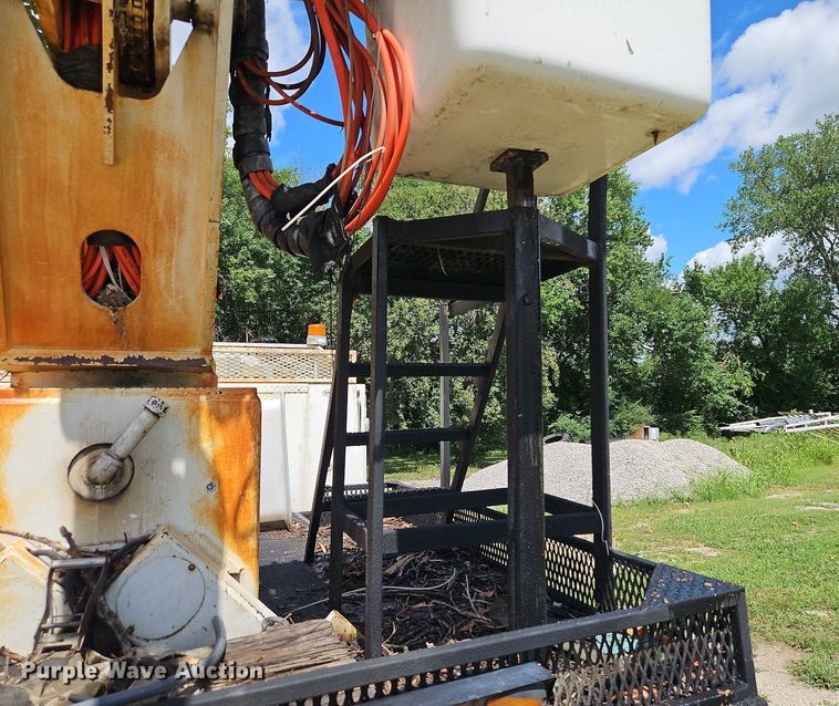 image for item DP2323 1993  Ford F700  bucket truck