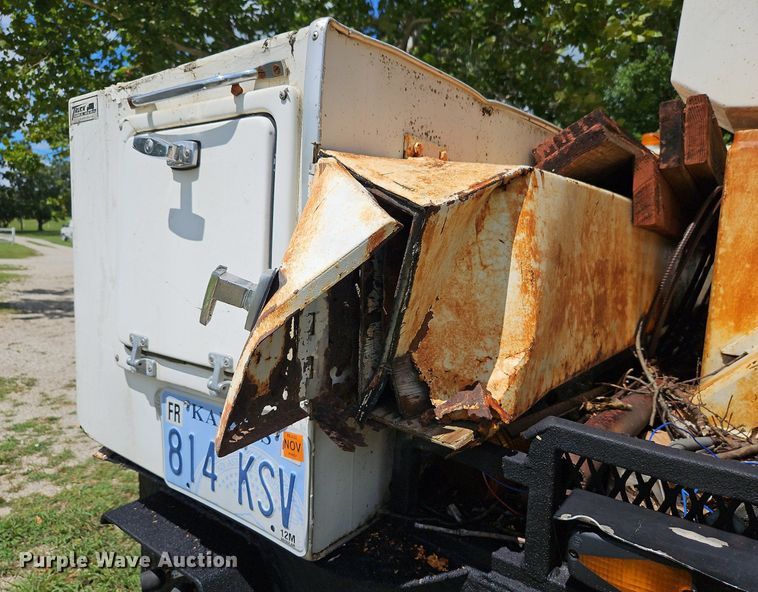 image for item DP2323 1993  Ford F700  bucket truck