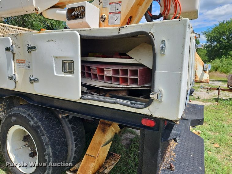 image for item DP2323 1993  Ford F700  bucket truck