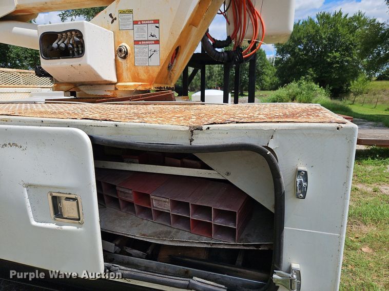 image for item DP2323 1993  Ford F700  bucket truck
