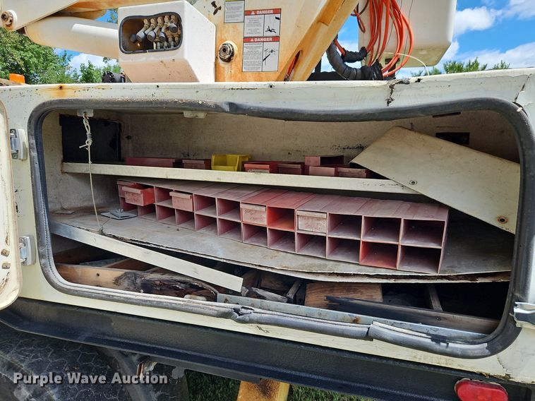 image for item DP2323 1993  Ford F700  bucket truck