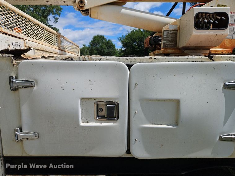 image for item DP2323 1993  Ford F700  bucket truck