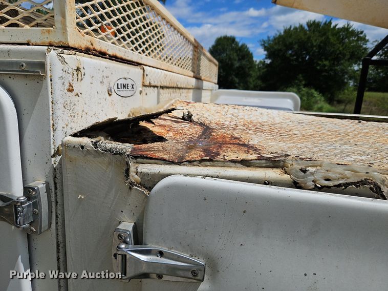 image for item DP2323 1993  Ford F700  bucket truck