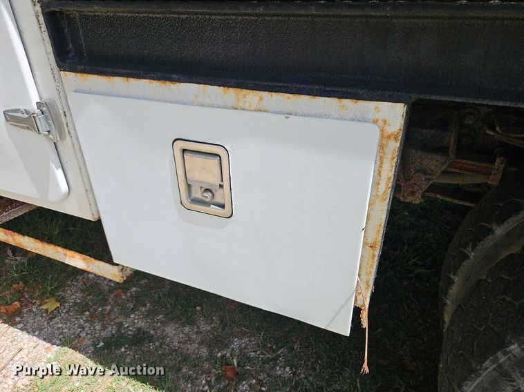 image for item DP2323 1993  Ford F700  bucket truck