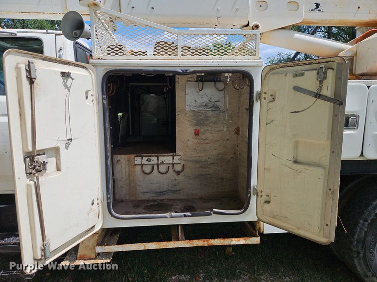 image for item DP2323 1993  Ford F700  bucket truck