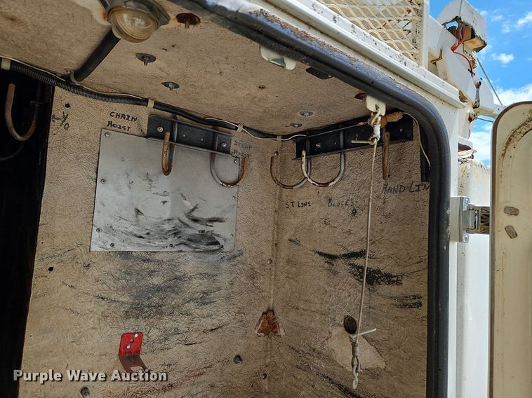 image for item DP2323 1993  Ford F700  bucket truck