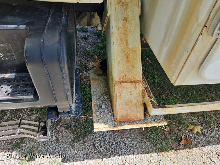 image for item DP2323 1993  Ford F700  bucket truck