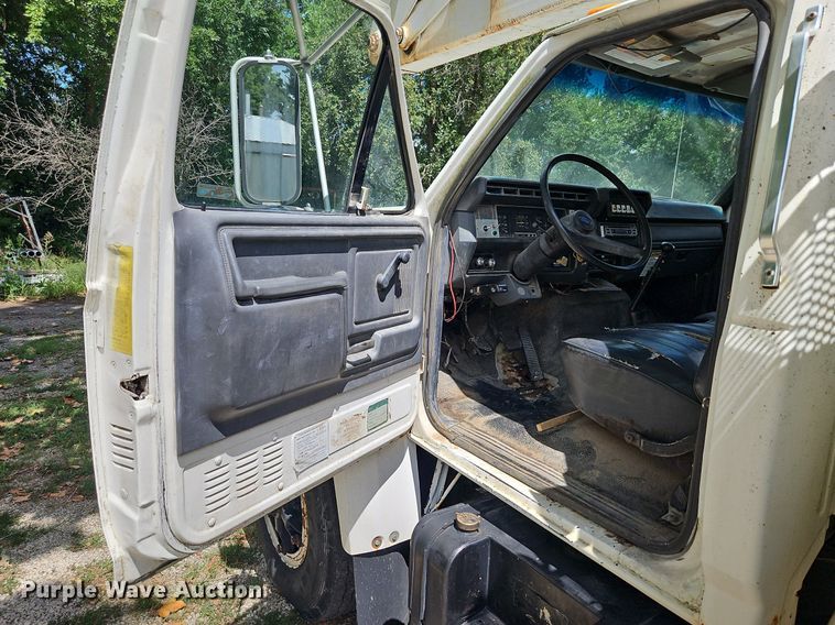 image for item DP2323 1993  Ford F700  bucket truck