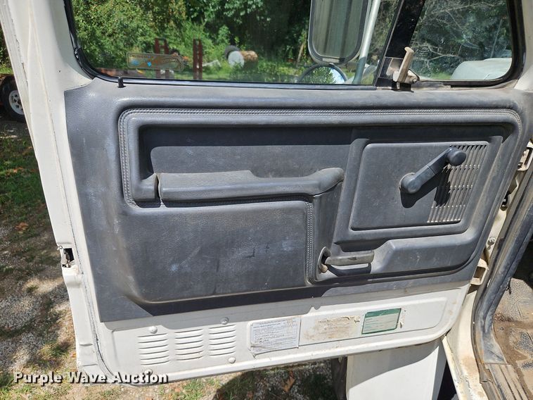 image for item DP2323 1993  Ford F700  bucket truck