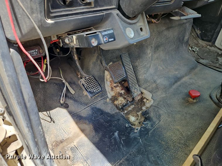 image for item DP2323 1993  Ford F700  bucket truck