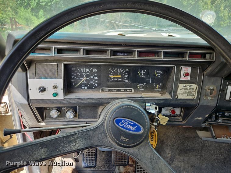 image for item DP2323 1993  Ford F700  bucket truck