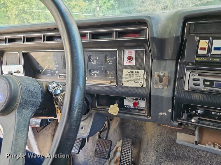 image for item DP2323 1993  Ford F700  bucket truck