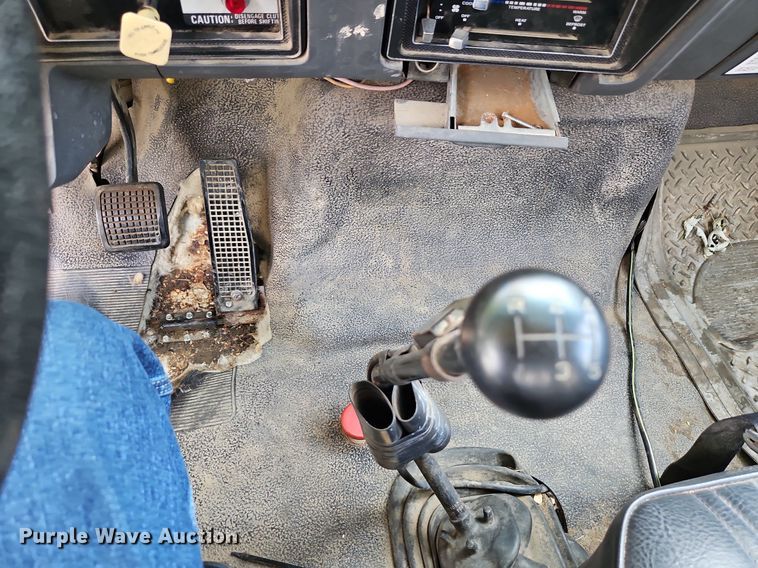 image for item DP2323 1993  Ford F700  bucket truck