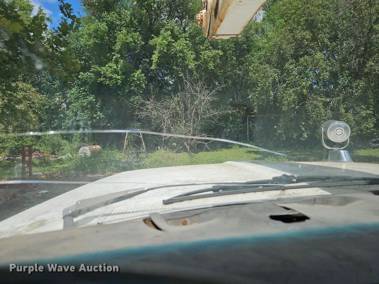 image for item DP2323 1993  Ford F700  bucket truck