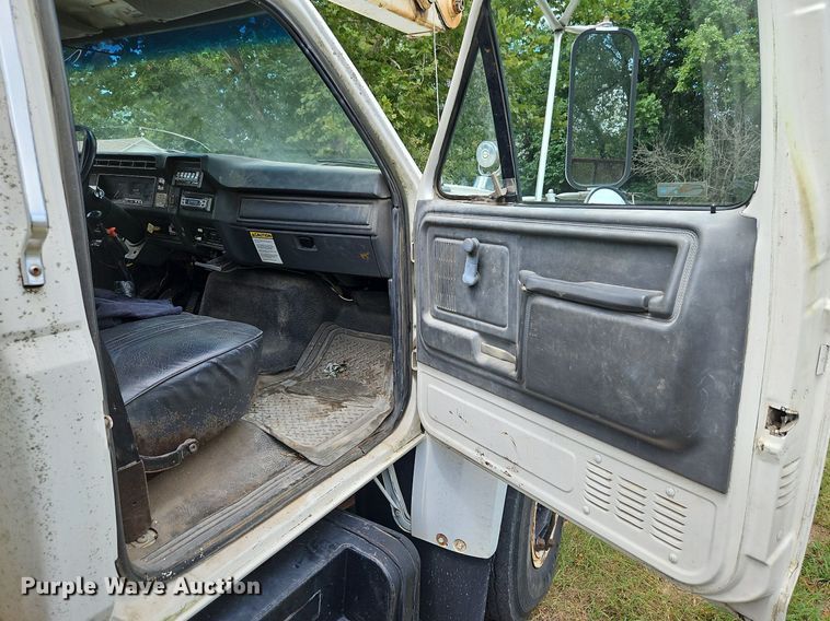 image for item DP2323 1993  Ford F700  bucket truck