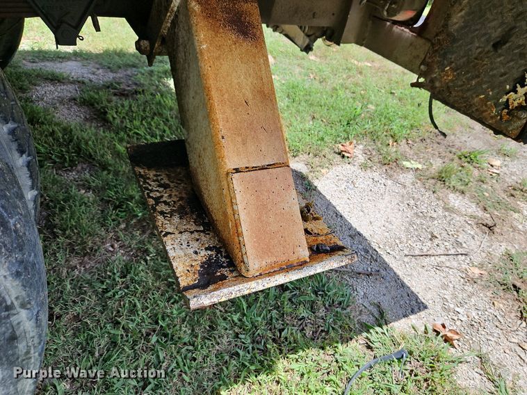 image for item DP2323 1993  Ford F700  bucket truck