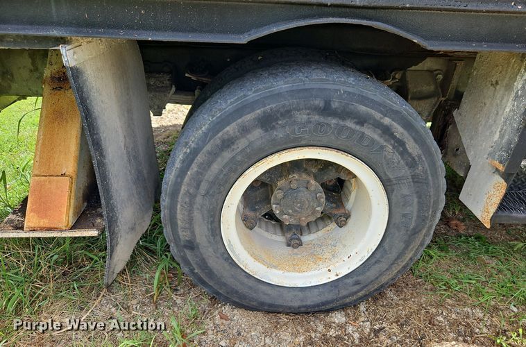 image for item DP2323 1993  Ford F700  bucket truck