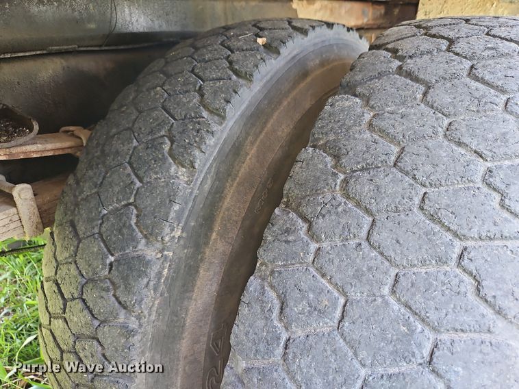 image for item DP2323 1993  Ford F700  bucket truck