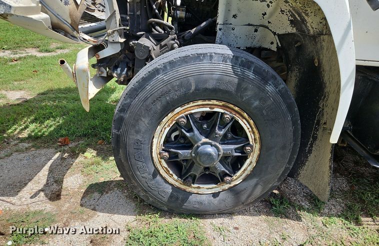 image for item DP2323 1993  Ford F700  bucket truck