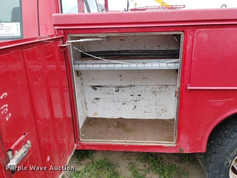 image for item DP3292 2000 Ford F450 Super Duty  Crew Cab utility / service truck