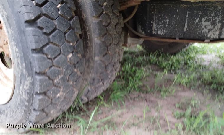 image for item DP3292 2000 Ford F450 Super Duty  Crew Cab utility / service truck